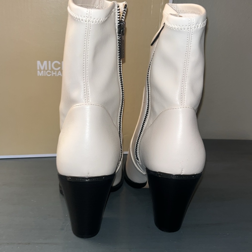 MICHAEL MICHAEL KORS Dover Studded Faux Leather Ivory Ankle Boots NIB NWT sz 9M - Picture 11 of 16